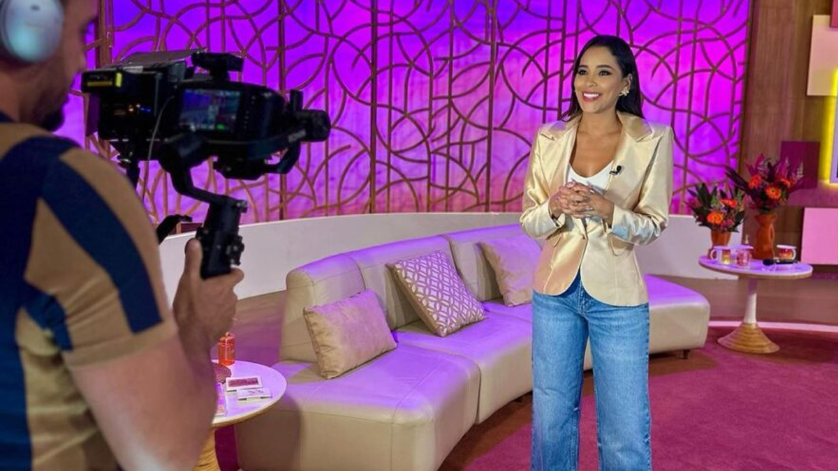 Apresentadora da Globo viraliza ao escandalizar com look ousado na TV