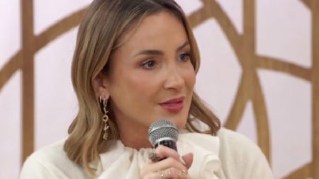 Claudia Leitte quebra o silêncio e se pronuncia sobre cobranças que sofre na web