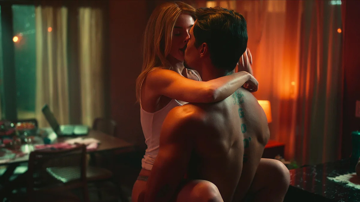 Micael Borges admite o que sente por cenas eróticas em filme da Netflix