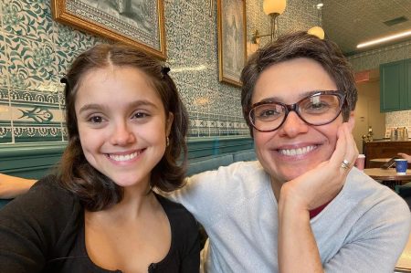 Sandra Annenberg fala sobre relação com a filha e admite grande admiração