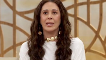 Claudia Raia expõe ceia de Natal, coloca porco inteiro na mesa e imagem é detonada: “Desnecessária”