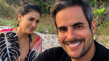 Marido de Simone Mendes ostenta carrões e surpreende com legenda de fotos: “Sou rico, muito rico”