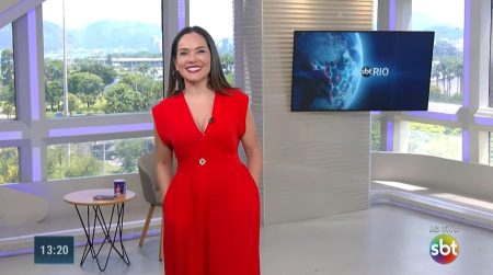 Isabele Benito deixa público do SBT chocado com gesto obsceno ao vivo; veja vídeo