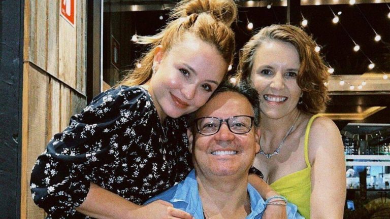 Larissa Manoela e pais
