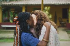 Menah e Mara dão beijão em Terra e Paixão