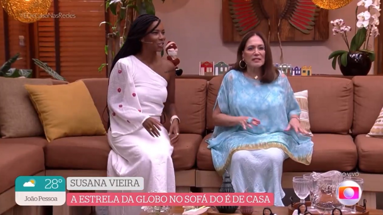 Na Globo, Susana Vieira se incomoda com sofá e mostra como “sentar sexy” na TV