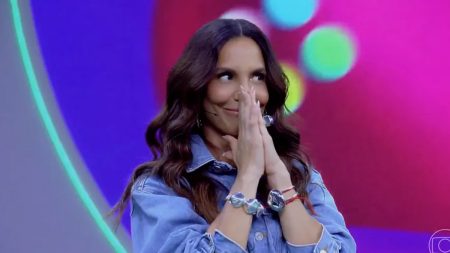 Ivete Sangalo ousa ao sentar no colo de idoso durante programa da Globo