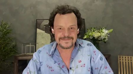 Matheus Nachtergaele celebra retorno às novelas em Renascer com personagem polêmico