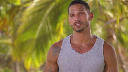 Ex-galã da Globo, João Zoli surta, invade local proibido e é expulso de reality