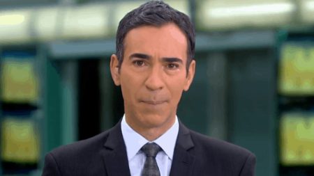 1 ano após morte, César Tralli encontra carta da mãe e se emociona com situação