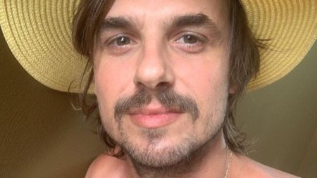 Ex-galã da Globo, Daniel Erthal pede vaga no BBB 2024 após ser flagrado vendendo cerveja
