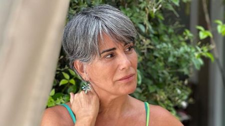 Gloria Pires toma atitude após postar foto de biquíni e sofrer “críticas” de fãs