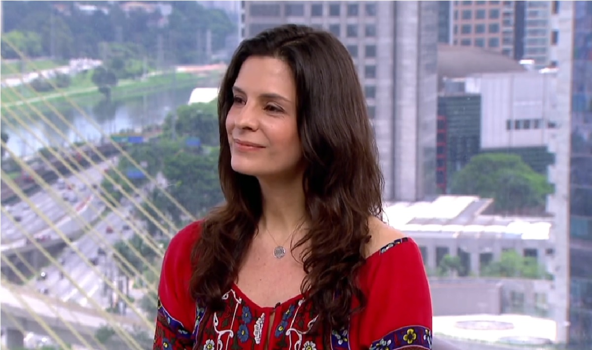 Fora da TV há 10 anos, Helena Ranaldi entra na mira da Globo para nova novela