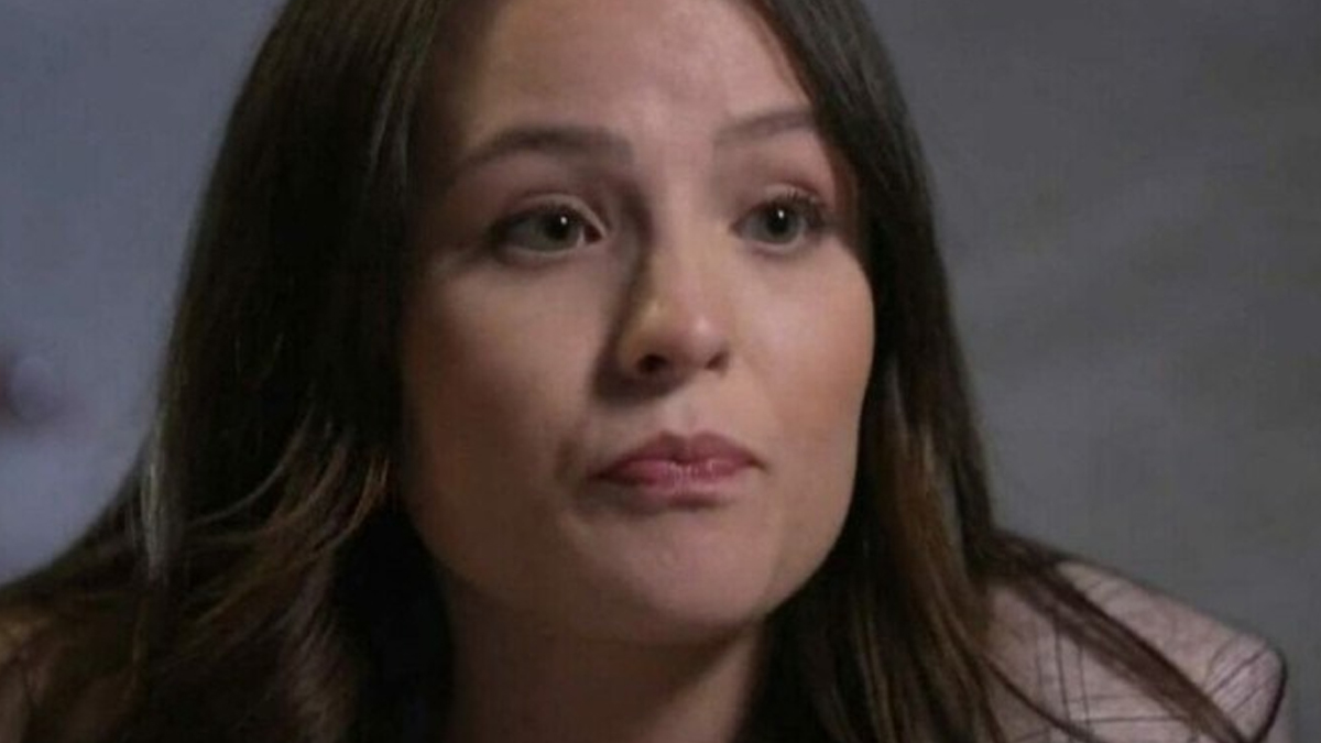 Larissa Manoela se manifesta após boatos de gravidez depois de casamento sem os pais