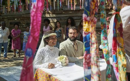 Maria Santa e José Inocêncio celebram casamento com promessa ao Jequitibá em Renascer