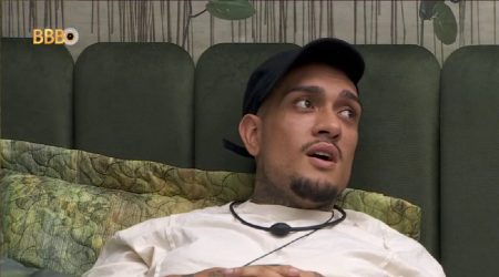 Após se mostrar contra armamento, Bin Laden simula arma e leva bronca da produção no BBB 2024