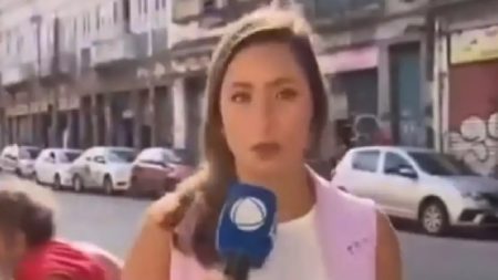 Repórter da Record é atropelada por ambulante e reclama ao vivo: “Não me viu”