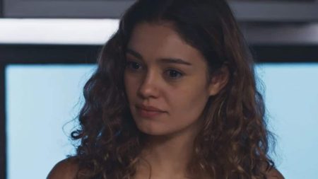 Sophie Charlotte aparece em 1ª foto como personagem que fará par com Rodrigo Simas em Renascer; veja