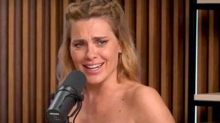 Fora da Globo, Carolina Dieckmann revela se entraria no BBB