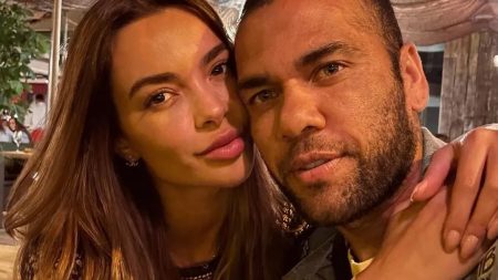 Após voltar atrás em divórcio, mulher de Daniel Alves toma nova decisão