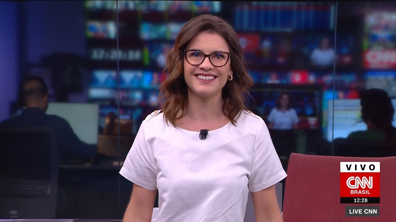 Queridinha da CNN Brasil, Elisa Veeck decide se manifestar sobre rumores de convite do SBT