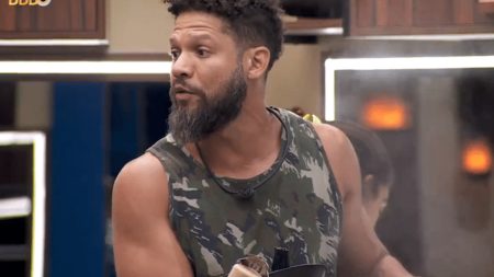 Alvo de fofoca no BBB 2024, Juninho declara voto e justifica: “Queimou meu filme”