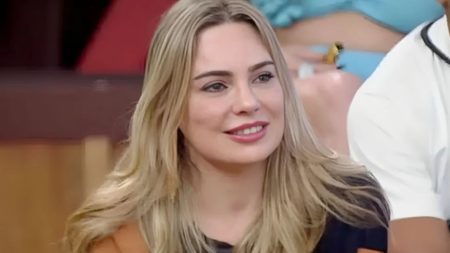 Record dispensa apresentadora e define Rachel Sheherazade no comando de reality show