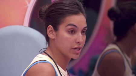 Após desistir do BBB 2024, Vanessa Lopes surge acompanhada de amigas