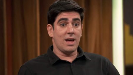 Após flagra, Marcelo Adnet surge no Carnaval e faz desabafo inédito: “Feliz”