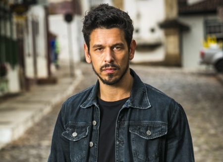 Poderoso banheiro da mansão de João Vicente de Castro deixa a todos boquiabertos