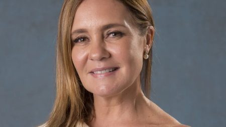 Adriana Esteves enfrentará forte desafio para conseguir assumir papel em novela da Globo