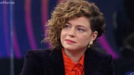 Leandra Leal é chamada para voltar às novelas como alcoólatra em remake de Vale Tudo