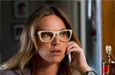 Ex-atriz da Globo, Letícia Birkheuer consegue medida protetiva contra ex-marido