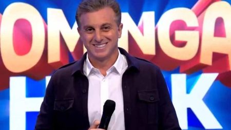 Luciano Huck faz balanço e revela como se sente à frente do Domingão: “Tento fazer”