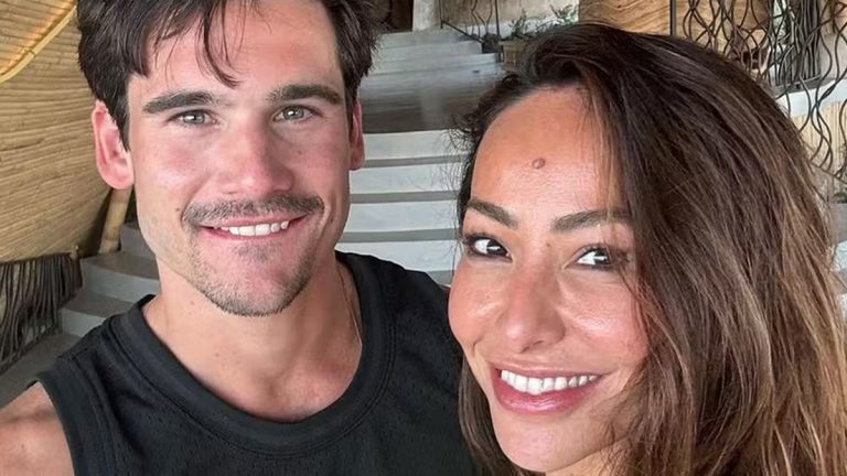 Nicolas Prattes e Sabrina Sato assumem namoro