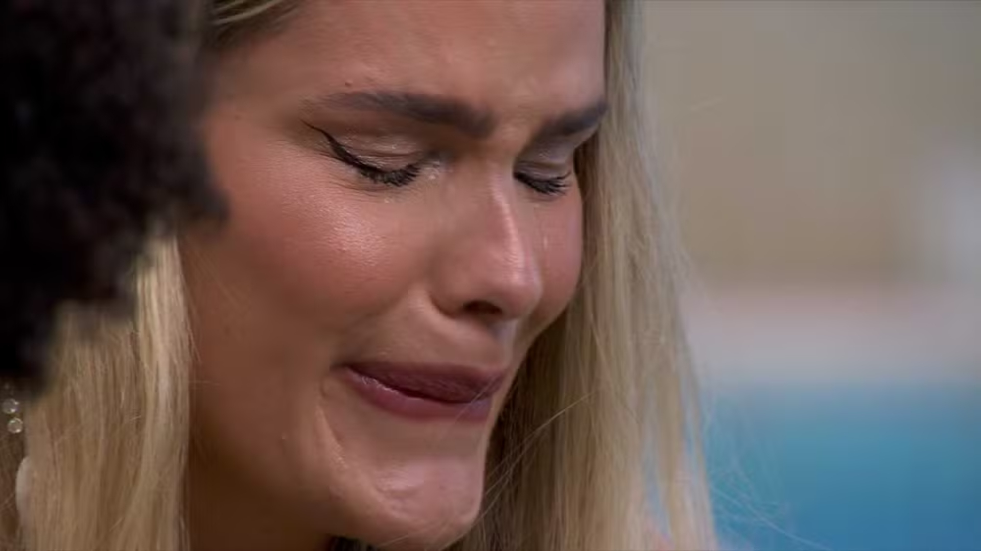 Yasmin Brunet chora após treta com Alane (Imagem: Reprodução/Globo)