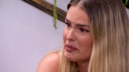 Após discutir com Davi, Yasmin Brunet pede para deixar o BBB 2024 no próximo paredão