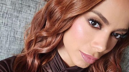 Anitta dispara contra críticas sobre sua bissexualidade