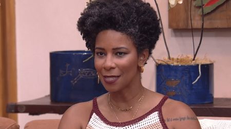 Rita Batista faz apelo ao vivo em meio a boatos de mudança de programa da Globo