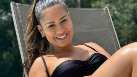 Imagens da incrível mansão de Simone Mendes nos EUA com piscina, bar molhado e mais luxos