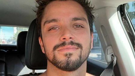 De saída de Renascer, Rodrigo Simas admite viver crise e revela retorno do público após assumir sexualidade