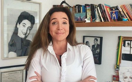 Marisa Orth celebra fase da carreira aos 60 anos e expõe interesse em novo desafio na TV