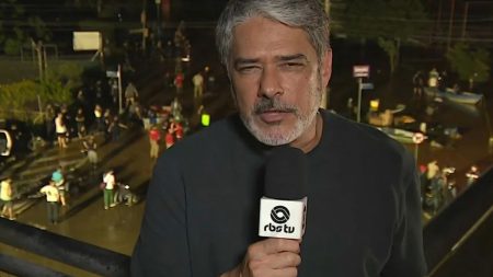 Roberto Cabrini e William Bonner pegam “carona” em avião da FAB; Globo se explica