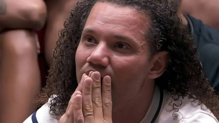 Ex-BBB Maycon solta os cachorros contra a Globo e fala tudo o que não podia
