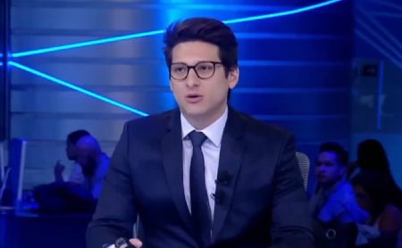 Apresentador troca Globo pela RedeTV! e tem estreia caótica em telejornal