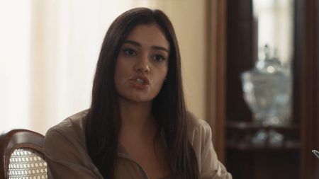 Eliana fica totalmente cega por amor e esquece guerra com Inocêncio por matador em Renascer