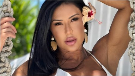 Gracyanne Barbosa desabafa sobre término com Belo e nega sofrimento