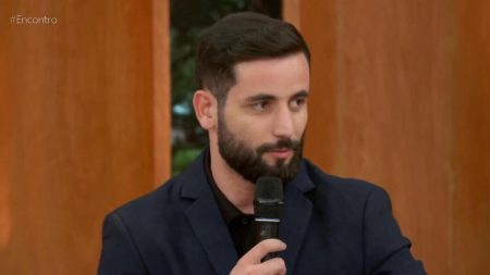 Ex-BBB Matteus surpreende com declaração romântica a Isabelle na Globo