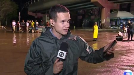 Repórter da Globo é atacado ao vivo durante tragédia no Rio Grande do Sul