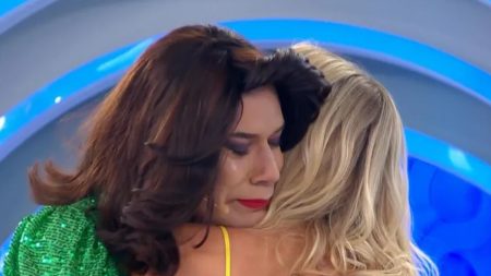 Eliana faz intérprete de Narcisa ficar aos prantos com despedida do SBT